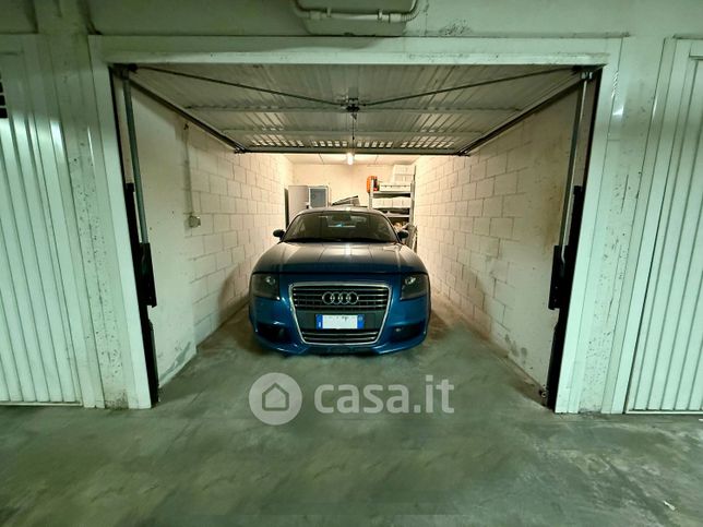 Box/posto auto in residenziale in Via Oreste Salomone 51