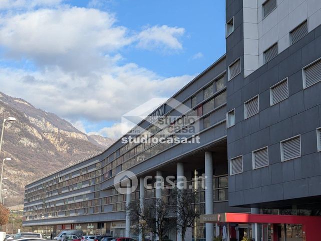 Ufficio in commerciale in 