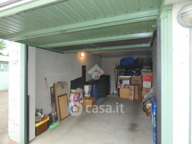 Garage/posto auto in residenziale in Via Acqui 16