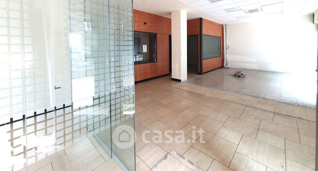 Ufficio in commerciale in Via Corsica