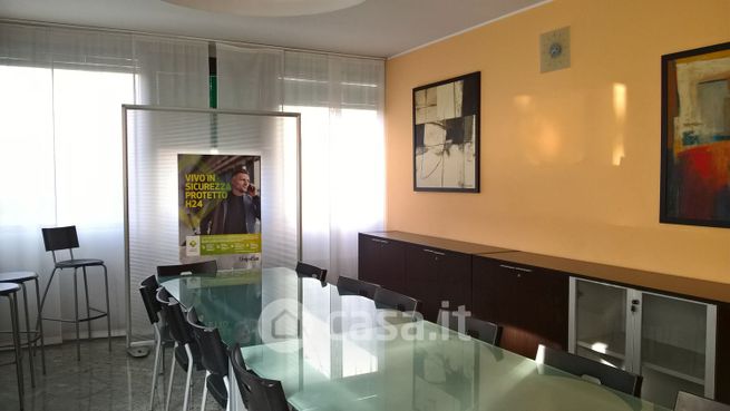 Ufficio in commerciale in emilia 83