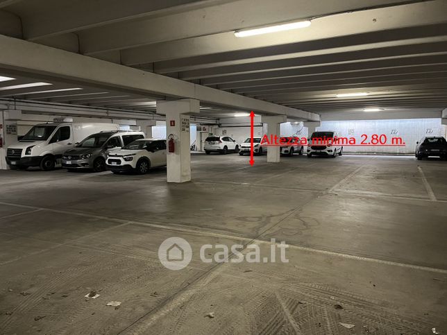 Box/posto auto in residenziale in Viale del Lavoro 45