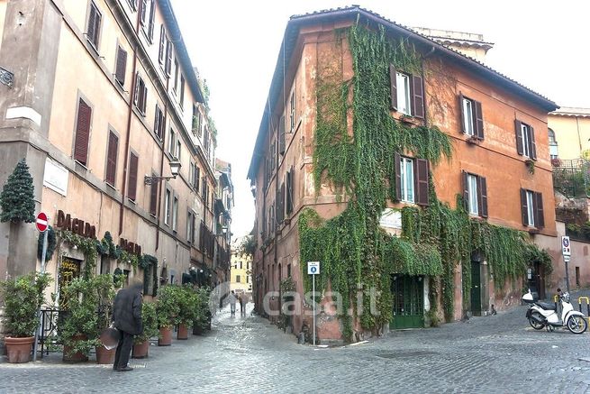 Attivitã /licenza (con o senza mura) in commerciale in Via della Scala