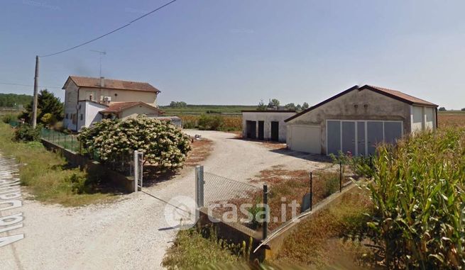 Casa indipendente in residenziale in 