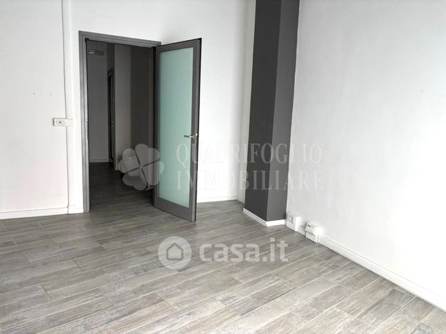 Negozio/locale commerciale in commerciale in Via della Stazione di Tor Sapienza 38