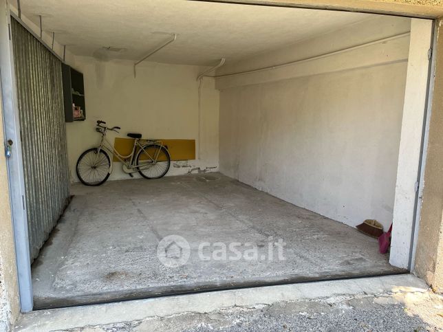 Garage/posto auto in residenziale in Via Luigi Defferrari