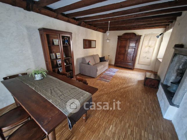 Appartamento in residenziale in Via Federico Confalonieri 11