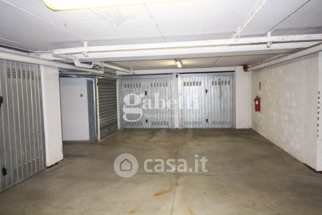 Garage/posto auto in residenziale in Via Pier Dè Crescenzi