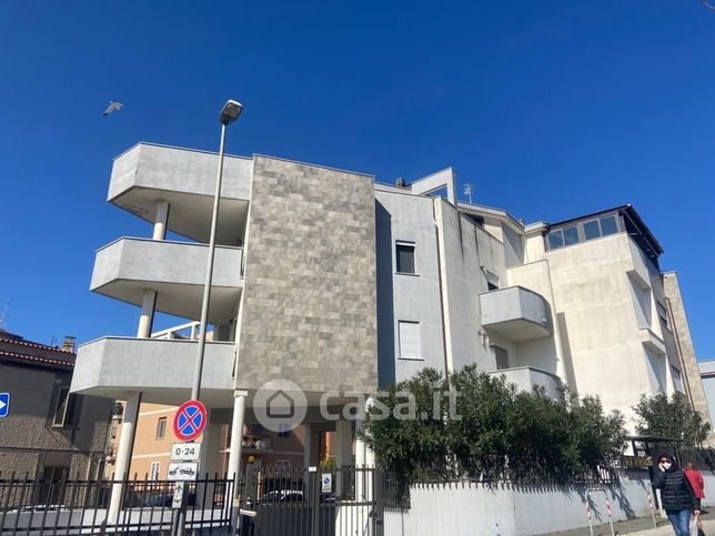 Appartamento in residenziale in Via Luciano Manara 2