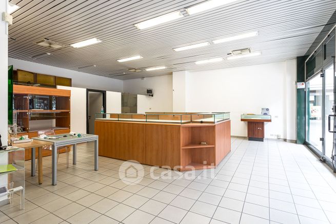 Ufficio in commerciale in Via Filippo Turati