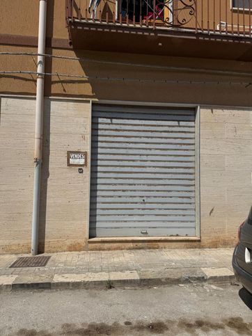 Box/posto auto in residenziale in Via del Giglio 9