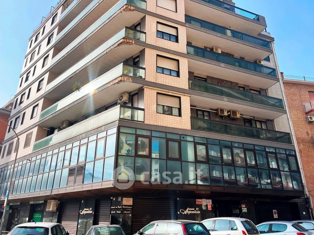 Appartamento in residenziale in Via Saverio Pollice 3