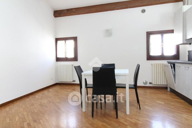 Appartamento in residenziale in Via Livio Zambeccari 50