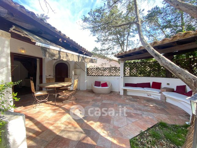 Villetta a schiera in residenziale in Via Porto Rotondo 16
