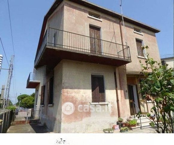 Casa bi/trifamiliare in residenziale in Via Castellana 11