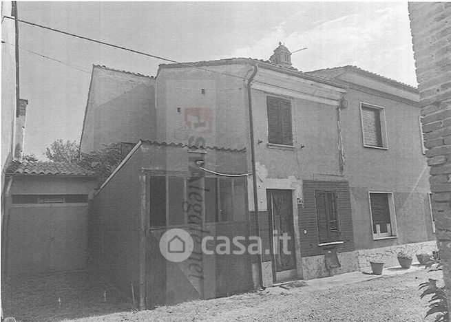 Casa bi/trifamiliare in residenziale in Via V Martiri della Liberazione 6