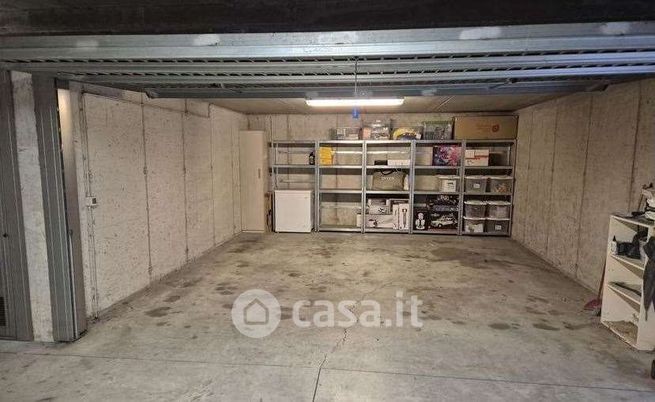 Box/posto auto in residenziale in Via Vimercate 27
