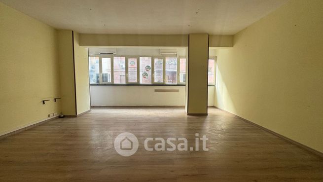 Ufficio in commerciale in Via Campania 26