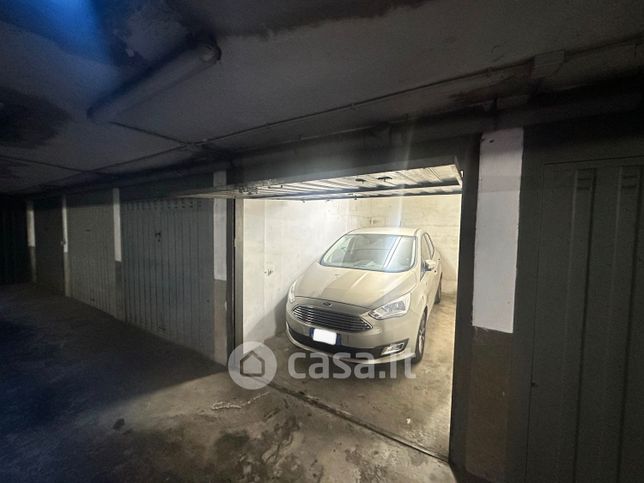 Box/posto auto in residenziale in Viale Giacomo Matteotti 340