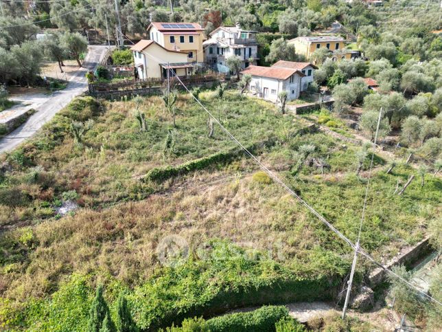 Casa indipendente in residenziale in Via Costamezzana