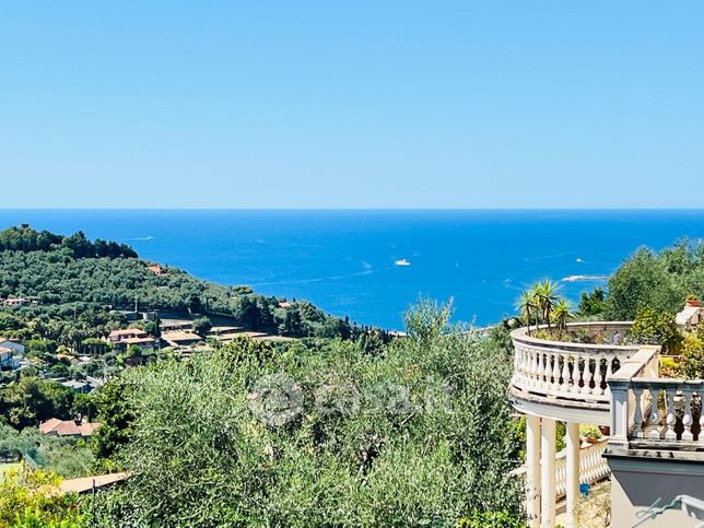 Appartamento in residenziale in Via Pineta 4