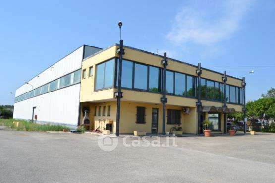 Capannone in commerciale in Viale Stati Uniti