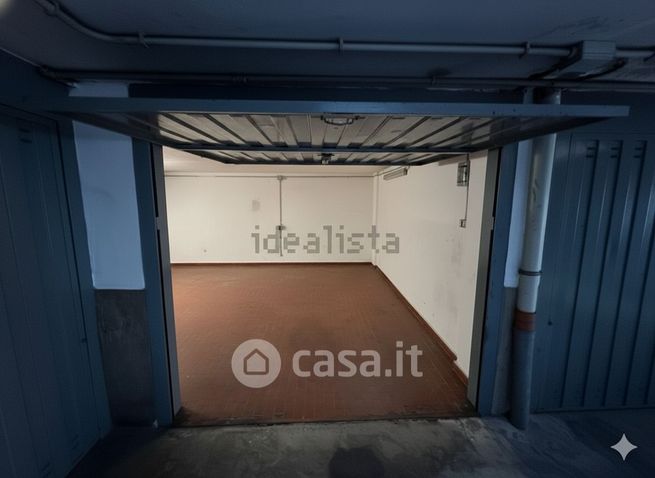 Box/posto auto in residenziale in Viale Giacomo Matteotti 340