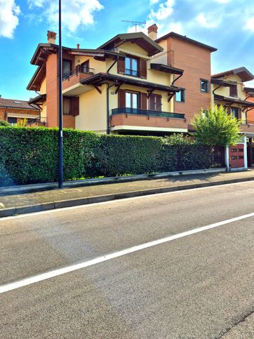 Appartamento in residenziale in Via Eugenio Montale 33