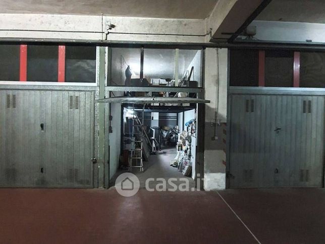 Garage/posto auto in residenziale in Via del Rotolo 42