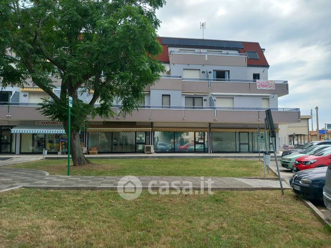 Ufficio in commerciale in Via Litoranea 150