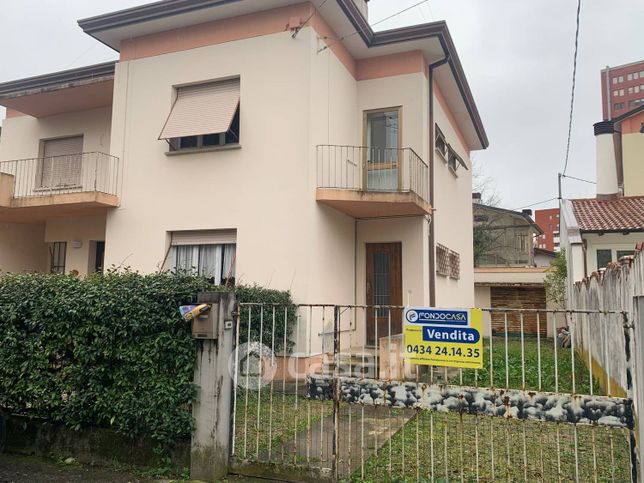 Appartamento in residenziale in Via Caorle 5