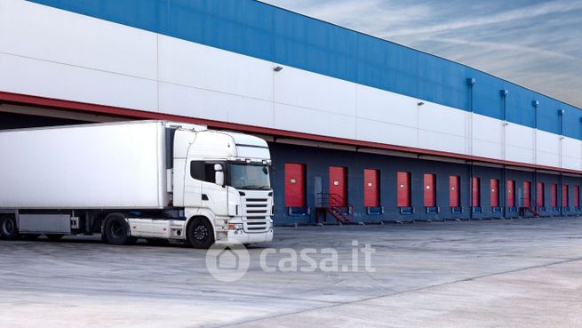 Capannone in commerciale in Via Casale