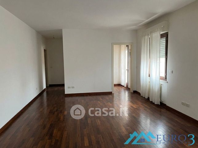 Appartamento in residenziale in Via Dino Angelini