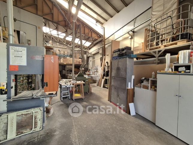 Capannone in commerciale in Via Canova 7