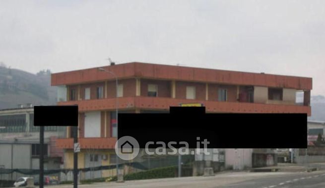 Capannone in commerciale in Via Pierino Testore 66