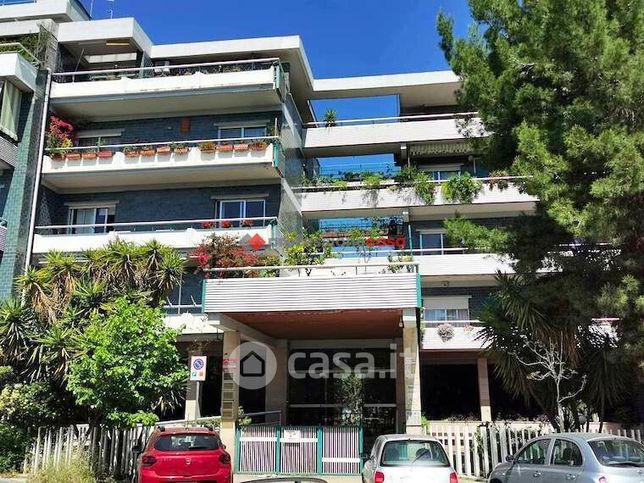 Box/posto auto in residenziale in Viale Francia 24