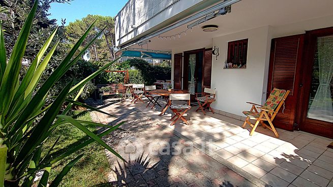 Appartamento in residenziale in Via dei Pini 27