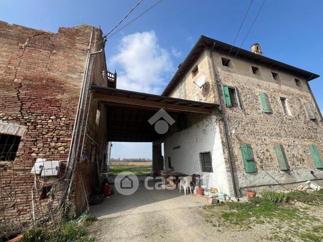 Casa indipendente in residenziale in Via Per Parma 91