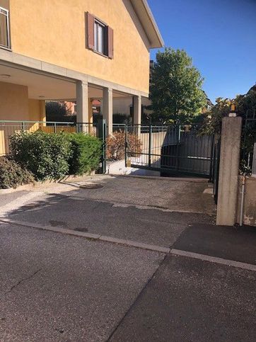 Box/posto auto in residenziale in Via Michiardi 35
