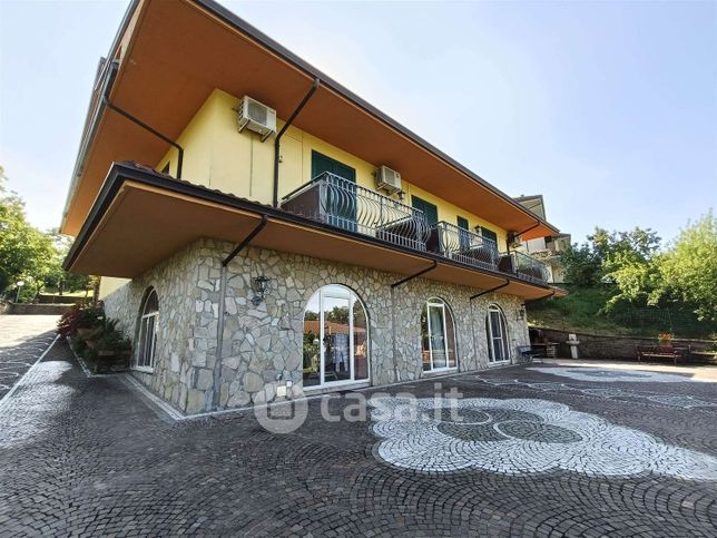 Villa in residenziale in Strada Provinciale 164