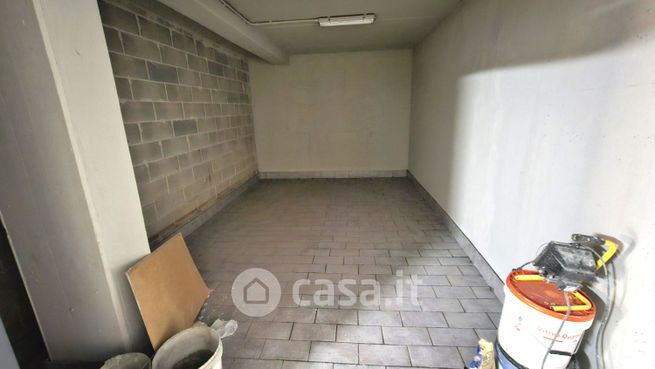 Box/posto auto in residenziale in Via Tarquinia 5