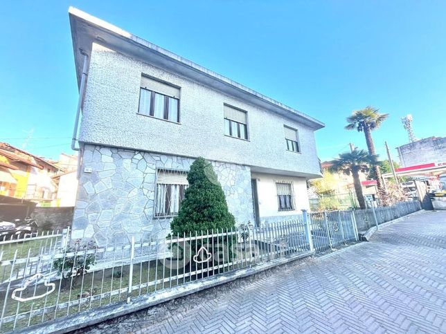 Casa indipendente in residenziale in Via Circonvallazione 16