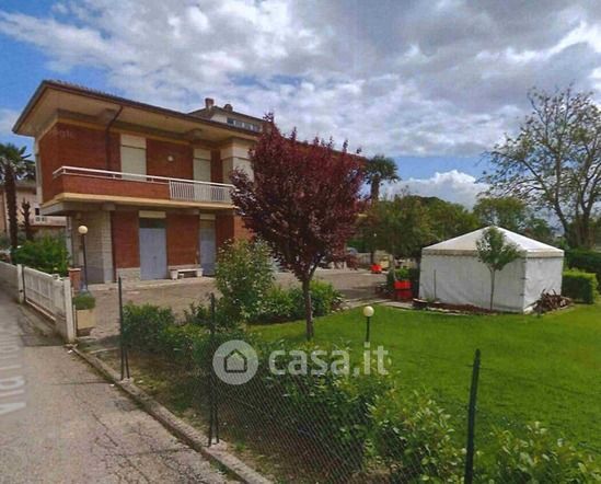 Villa in residenziale in 