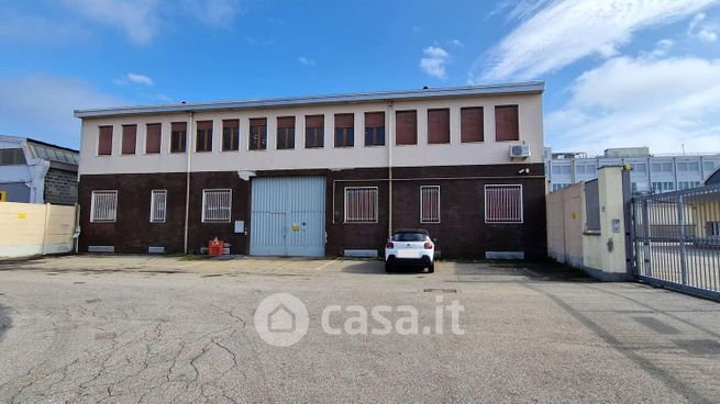 Capannone in commerciale in Via Carpaccio 11