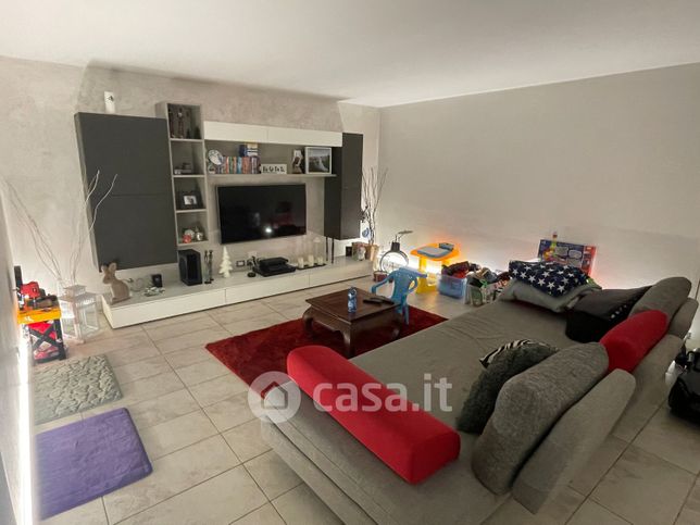 Appartamento in residenziale in Via Lago di Bolsena