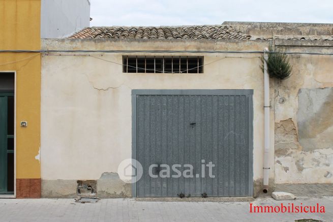 Garage/posto auto in residenziale in Fratelli Bandiera