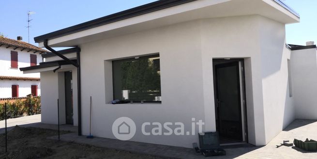 Casa bi/trifamiliare in residenziale in Via Masi
