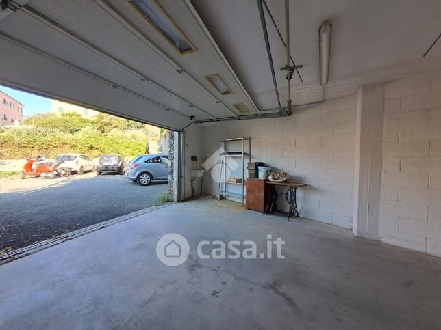 Garage/posto auto in residenziale in Via Aurelia 8