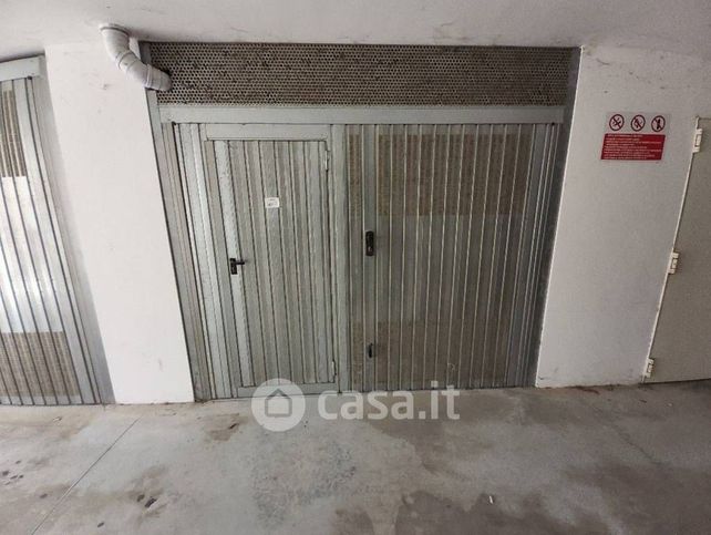 Box/posto auto in residenziale in Via Giacomo Filippo Maria Prosperi 33
