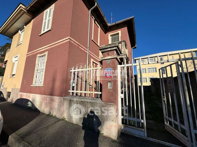 Villa in residenziale in Via Alessandro Volta 45